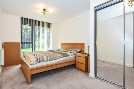 2 bedroom Flat to let in Newsom Place