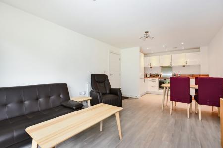 2 bedroom Flat to let in Newsom Place