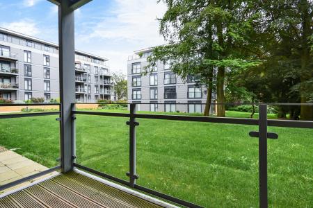 2 bedroom Flat to let in Newsom Place