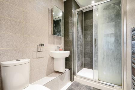 2 bedroom Flat to let in Newsom Place