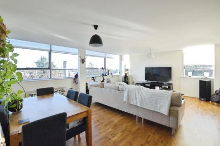 2 bedroom Flat to let in Newsom Place, St Albans, AL1