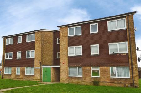 2 bedroom Flat to let in Haig Close, St Albans, AL1