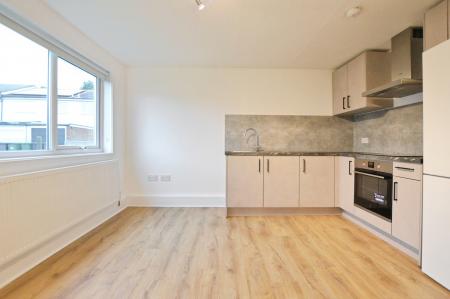 2 bedroom Flat to let in Haig Close, St Albans, AL1