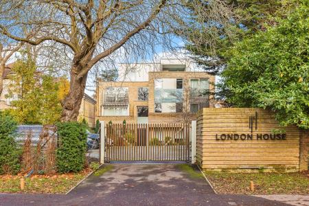 2 bedroom Flat to let in London Road, St Albans, AL1