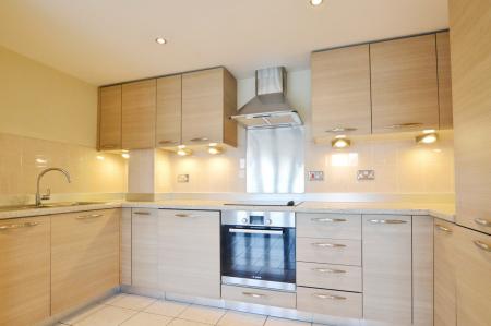2 bedroom Flat to let in The Uplands, Bricket Wood, AL2