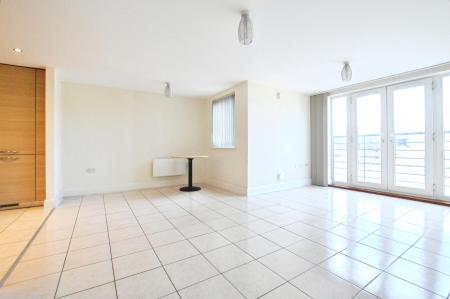 2 bedroom Flat to let in The Uplands, Bricket Wood, AL2