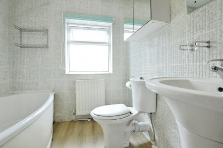 2 bedroom Semi-detached house to let in Albion Road, St Albans, AL1