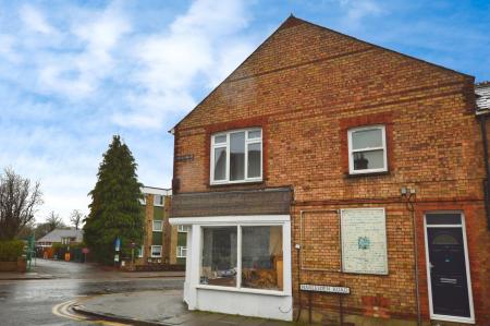 2 bedroom Maisonette to let in Hatfield Road, St Albans, AL1