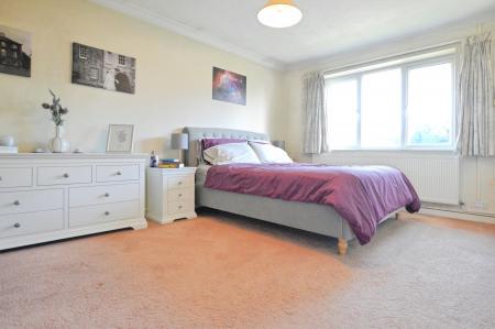 2 bedroom Maisonette to let in Charmouth Court, St Albans, AL1