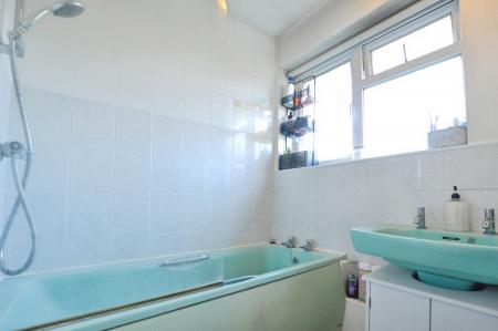 2 bedroom Maisonette to let in Charmouth Court, St Albans, AL1