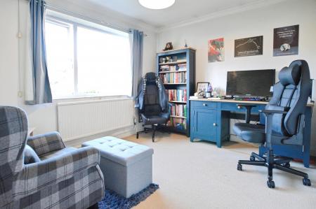 2 bedroom Maisonette to let in Charmouth Court, St Albans, AL1