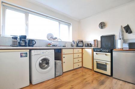 2 bedroom Maisonette to let in Charmouth Court, St Albans, AL1