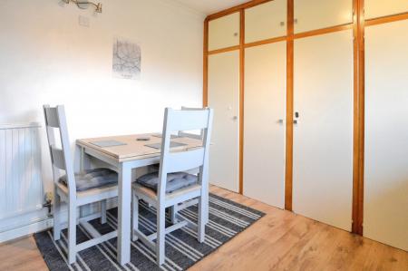 2 bedroom Maisonette to let in Charmouth Court, St Albans, AL1