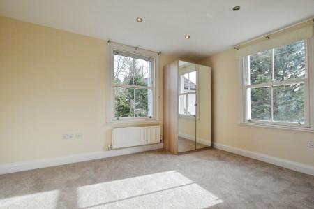 4 bedroom Semi-detached house to let in Sandpit Lane, St Albans, AL1