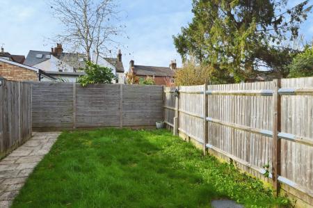 4 bedroom Semi-detached house to let in Sandpit Lane, St Albans, AL1