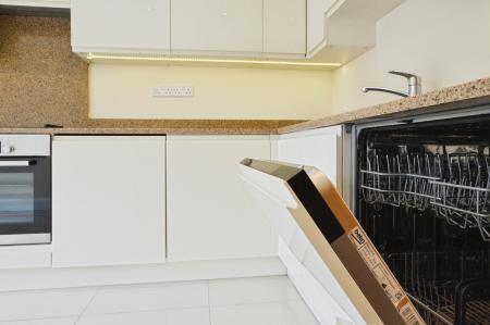 4 bedroom Semi-detached house to let in Sandpit Lane, St Albans, AL1