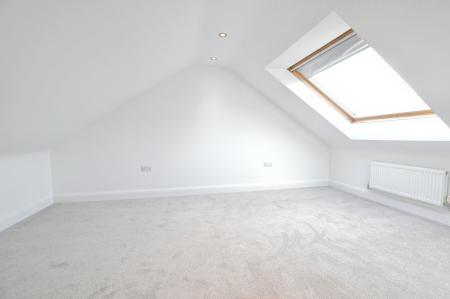 4 bedroom Semi-detached house to let in Sandpit Lane, St Albans, AL1