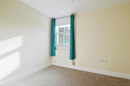 4 bedroom Semi-detached house to let in Sandpit Lane, St Albans, AL1