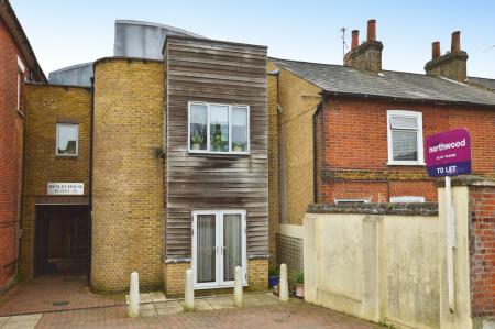 2 bedroom Flat to let in Henley House, St Albans, AL1