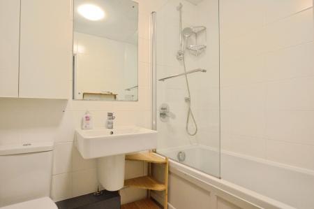 2 bedroom Flat to let in Henley House, St Albans, AL1