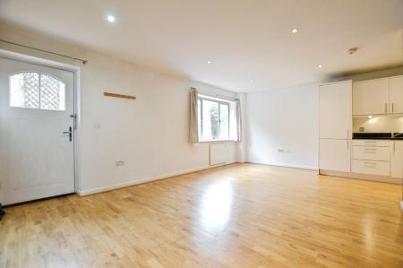 2 bedroom Flat to let in Henley House, St Albans, AL1