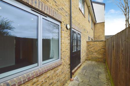 2 bedroom Flat to let in Henley House, St Albans, AL1