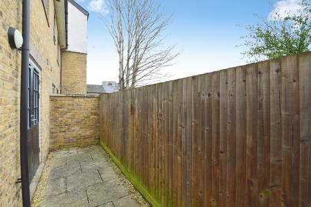 2 bedroom Flat to let in Henley House, St Albans, AL1