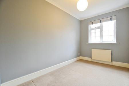 2 bedroom Flat to let in Cathedral Court, St Albans, AL3