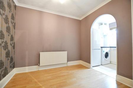 2 bedroom Flat to let in Cathedral Court, St Albans, AL3