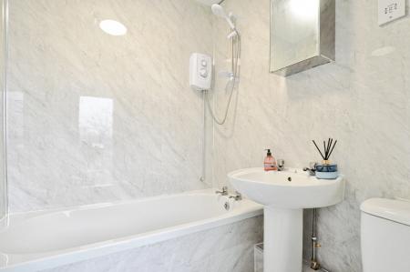 1 bedroom Flat to let in Hatfield Road, St Albans, AL1