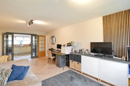 2 bedroom Flat to let in Tudor Road, St Albans, AL3