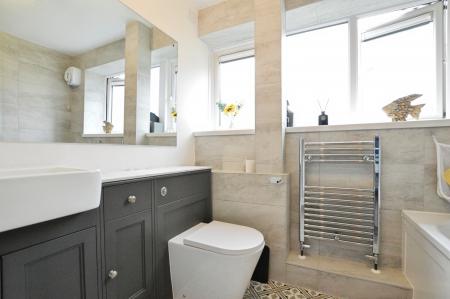 2 bedroom Flat to let in Tudor Road, St Albans, AL3