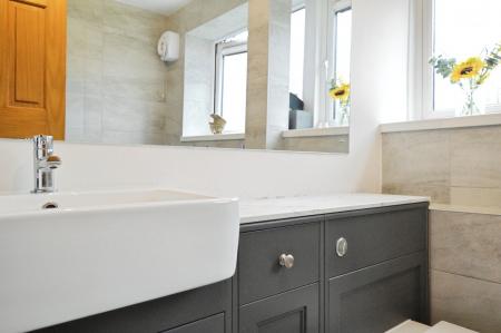 2 bedroom Flat to let in Tudor Road, St Albans, AL3