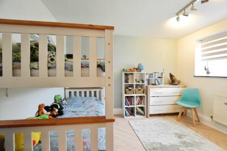 2 bedroom Flat to let in Tudor Road, St Albans, AL3