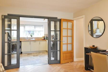 2 bedroom Flat to let in Tudor Road, St Albans, AL3