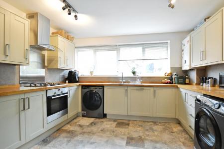 2 bedroom Flat to let in Tudor Road, St Albans, AL3