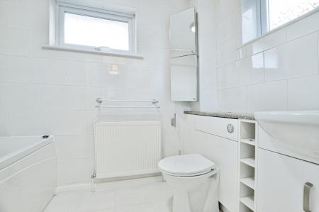 3 bedroom Semi-detached house to let in Pinewood Close, St Albans, AL4