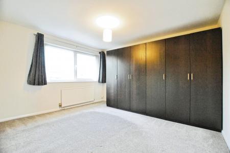 3 bedroom Semi-detached house to let in Pinewood Close, St Albans, AL4