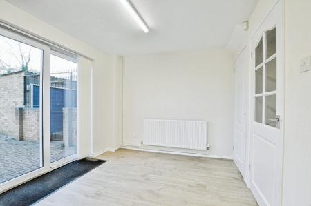 3 bedroom Semi-detached house to let in Pinewood Close, St Albans, AL4