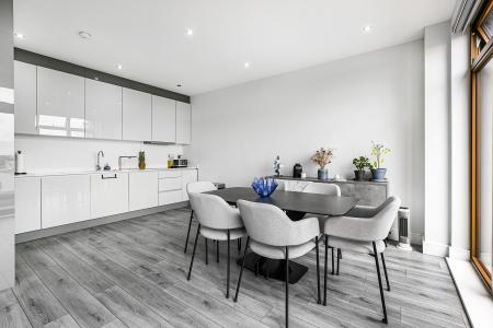 2 bedroom Penthouse to let in Ziggurat House, St Albans, AL1