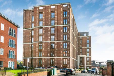 2 bedroom Penthouse to let in Ziggurat House, St Albans, AL1