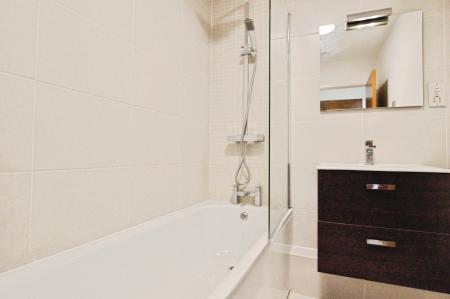 2 bedroom Flat to let in Lower Dagnall Street, St Albans, AL3