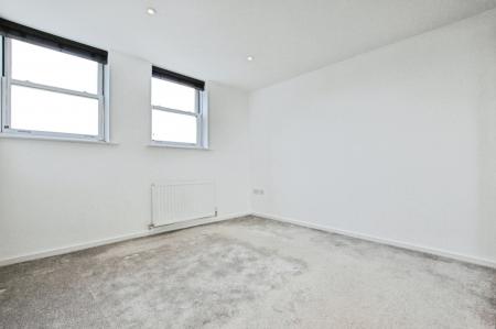 2 bedroom Flat to let in Lower Dagnall Street, St Albans, AL3