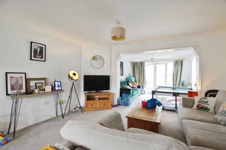 4 bedroom Detached house to let in Icknield Close, St Albans, AL3