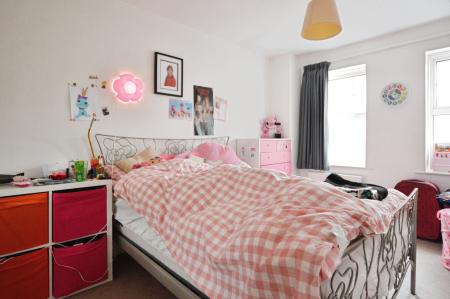 4 bedroom Detached house to let in Icknield Close, St Albans, AL3