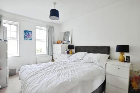 4 bedroom Detached house to let in Icknield Close, St Albans, AL3