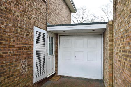 4 bedroom Detached house to let in Icknield Close, St Albans, AL3