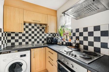 1 bedroom Studio flat to let in Milford Close, St Albans, AL4