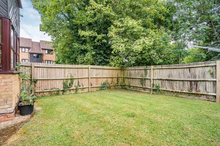 1 bedroom Studio flat to let in Milford Close, St Albans, AL4