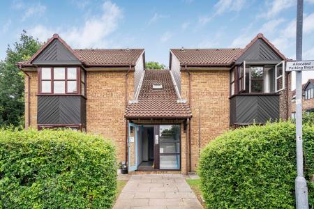 1 bedroom Studio flat to let in Milford Close, St Albans, AL4